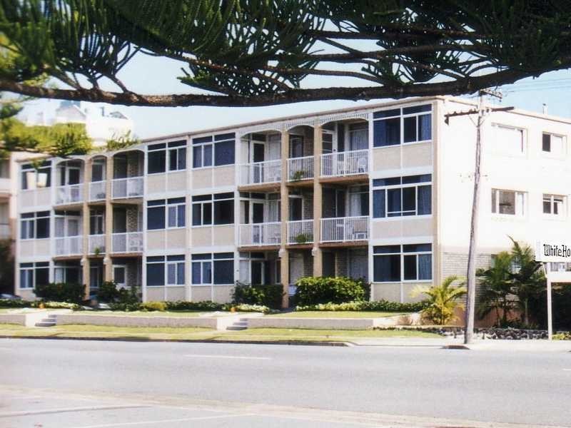 Unit 4a/50 – 60 The Esplanade, Burleigh Heads QLD 4220