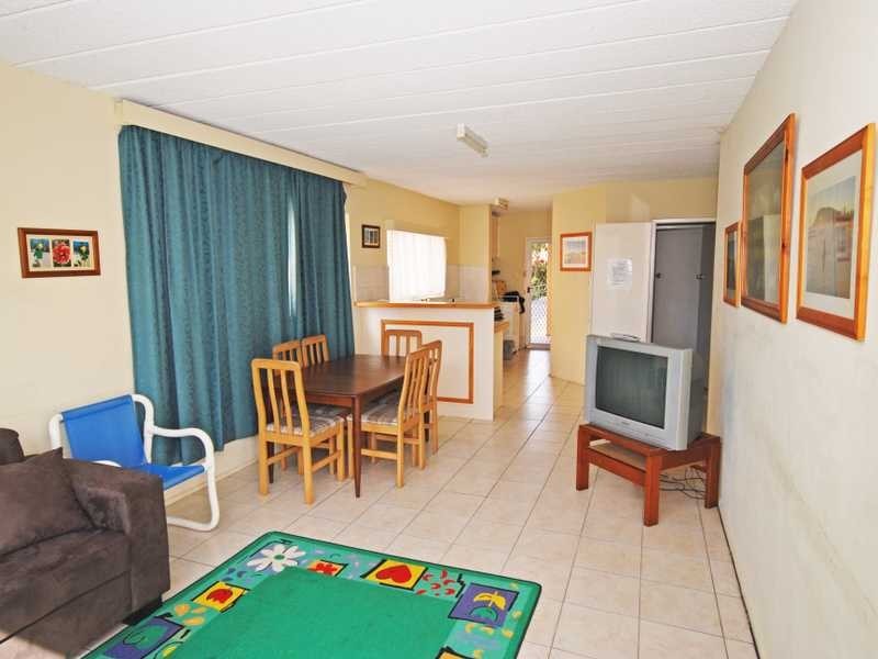Unit 4a/50 – 60 The Esplanade, Burleigh Heads QLD 4220