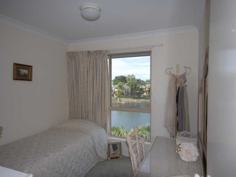 Unit 4/4 Lowood Court, Varsity Lakes QLD 4227