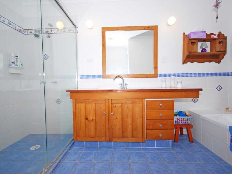 223 Simpson Road, Elanora QLD 4221