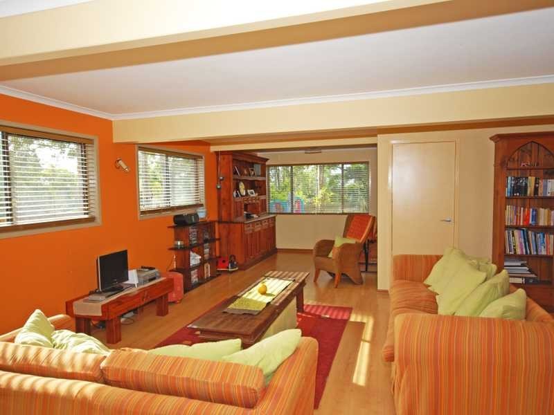 223 Simpson Road, Elanora QLD 4221