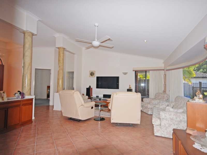 27 Sea Eagle Drive, Burleigh Waters QLD 4220