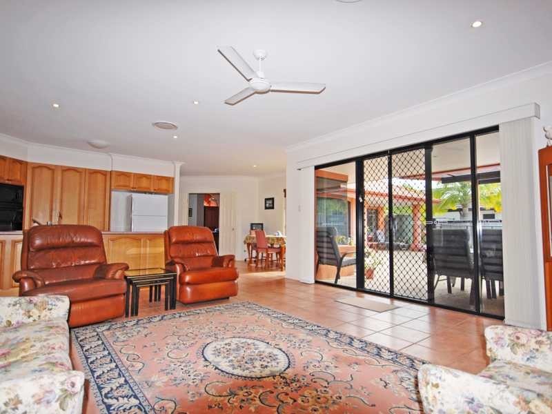 27 Sea Eagle Drive, Burleigh Waters QLD 4220