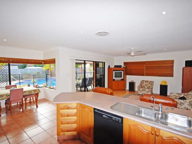 27 Sea Eagle Drive, Burleigh Waters QLD 4220
