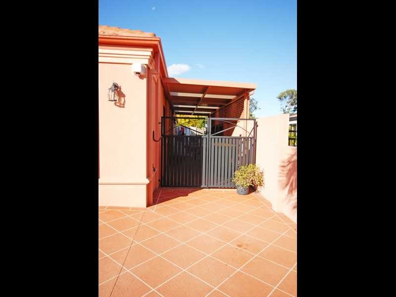27 Sea Eagle Drive, Burleigh Waters QLD 4220