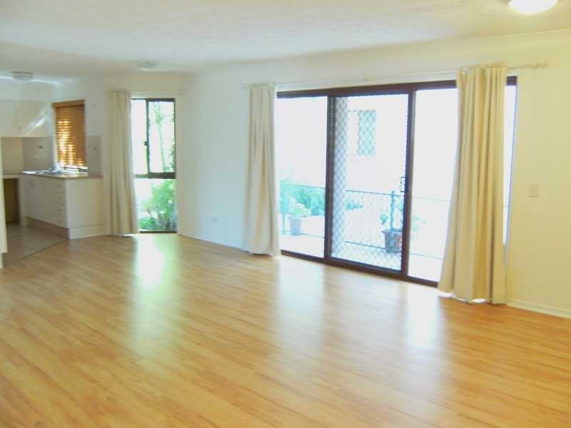 Unit 2/1 Burrabee Street, Burleigh Heads QLD 4220