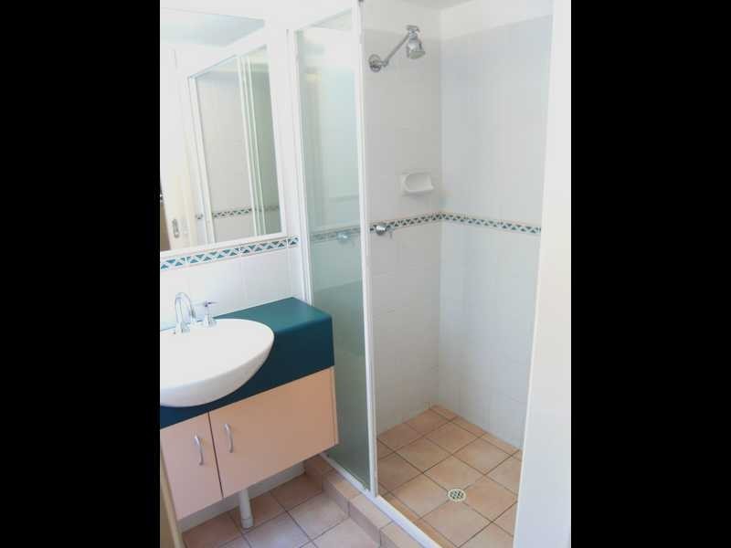 Unit 2/1 Burrabee Street, Burleigh Heads QLD 4220