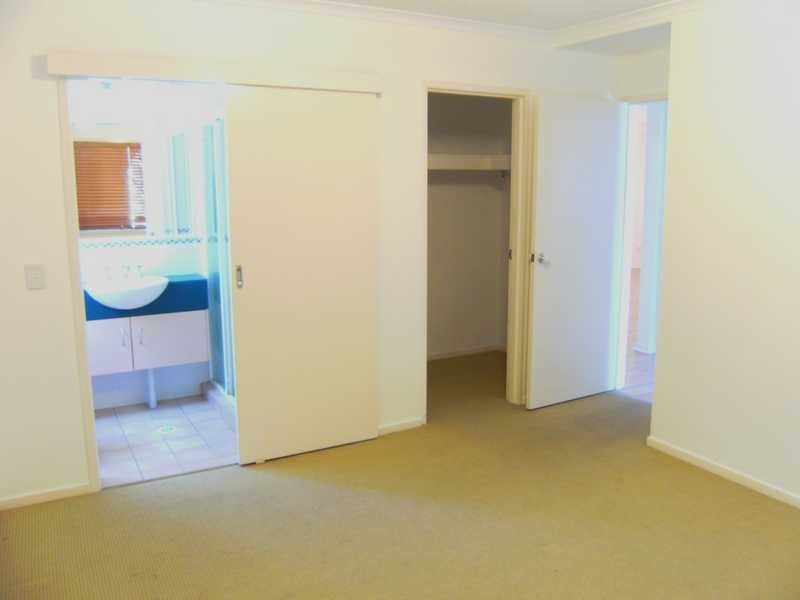 Unit 2/1 Burrabee Street, Burleigh Heads QLD 4220