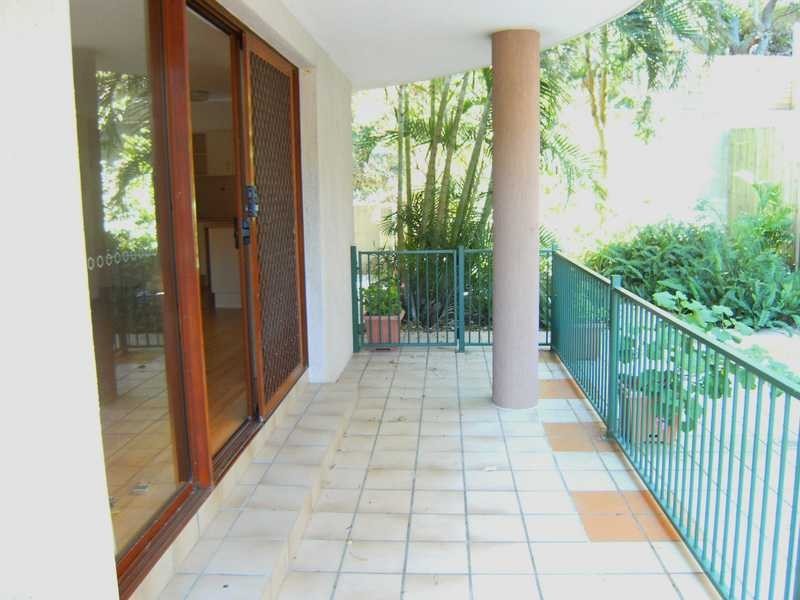 Unit 2/1 Burrabee Street, Burleigh Heads QLD 4220