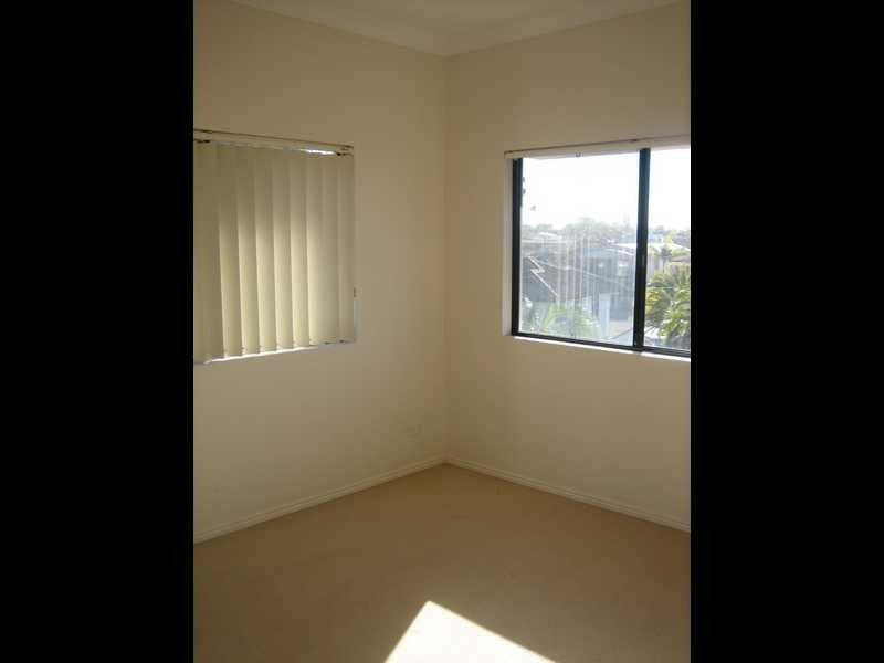 Unit 9/2008 Gold Coast Highway, Burleigh Heads QLD 4220