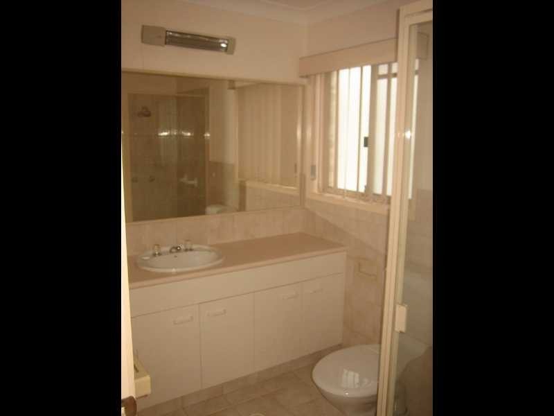 2/105 Nobby Parade, Miami QLD 4220