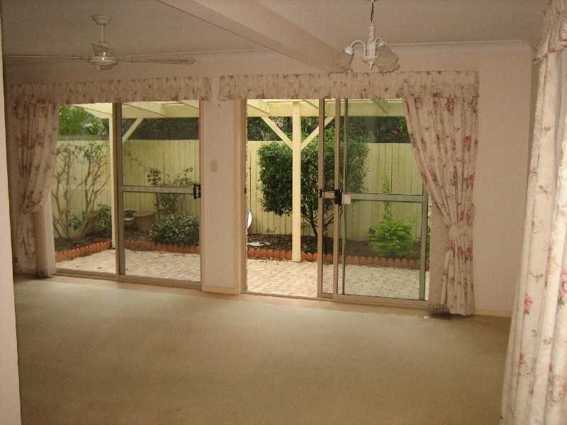 2/105 Nobby Parade, Miami QLD 4220