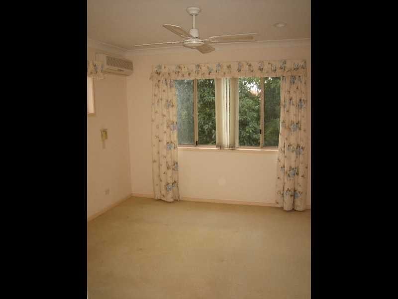 2/105 Nobby Parade, Miami QLD 4220