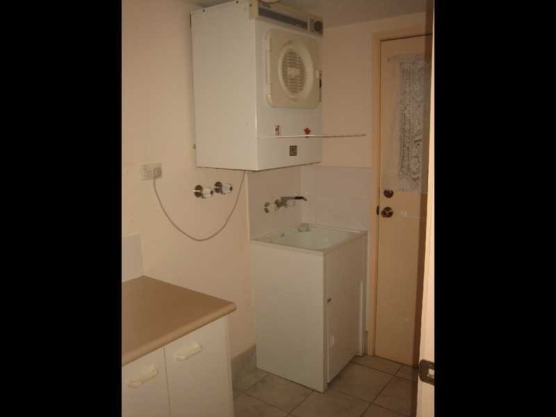 2/105 Nobby Parade, Miami QLD 4220