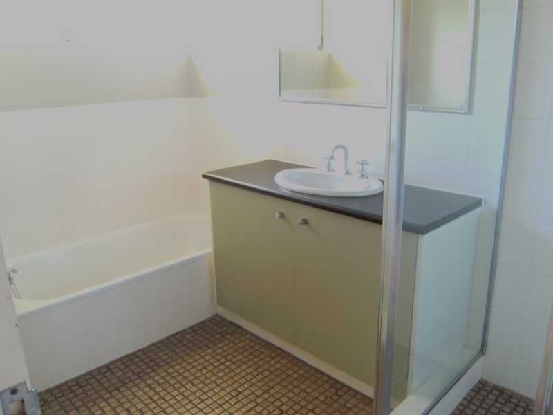 Unit 9/18 Ikkina Road, Burleigh Heads QLD 4220