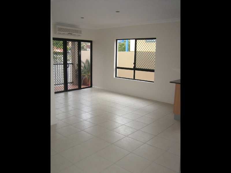 Unit 1/2008 Gold Coast Highway, Miami QLD 4220