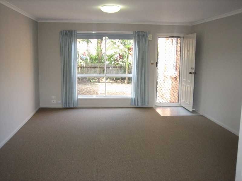 Unit 2/3 Pontoon Place, Varsity Lakes QLD 4227