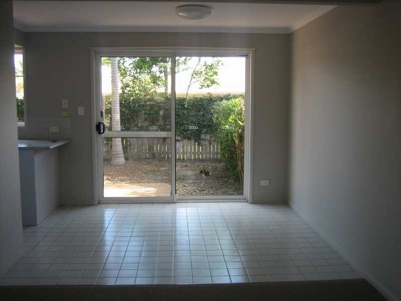Unit 2/3 Pontoon Place, Varsity Lakes QLD 4227