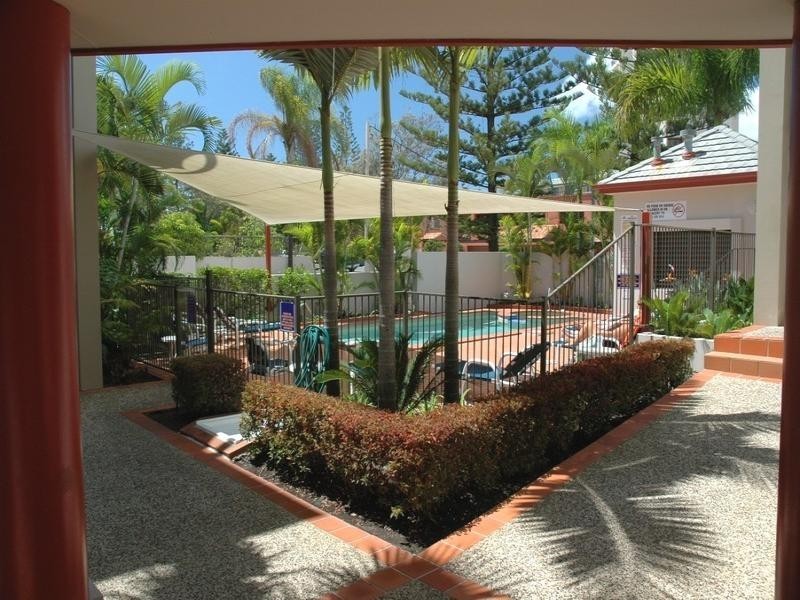 Unit 3/1937 Gold Coast Highway, Burleigh Heads QLD 4220