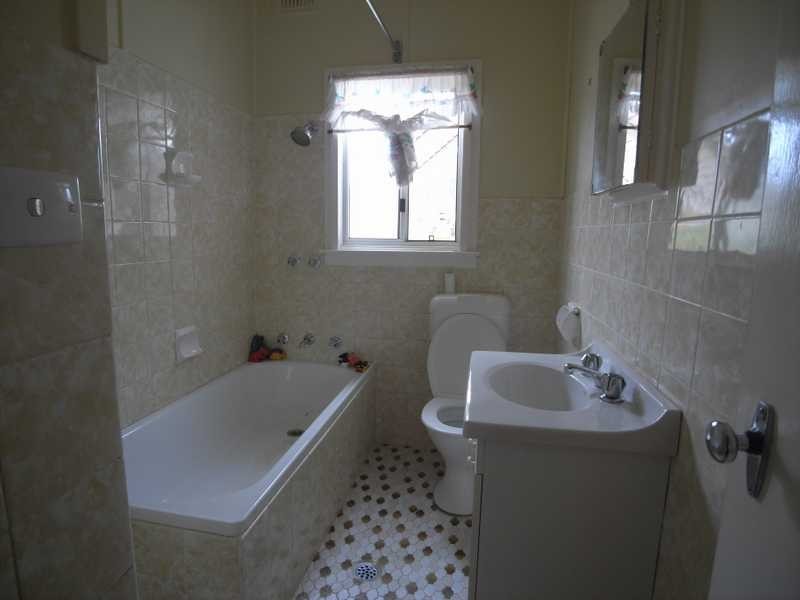 80 West Street, Gundagai NSW 2722