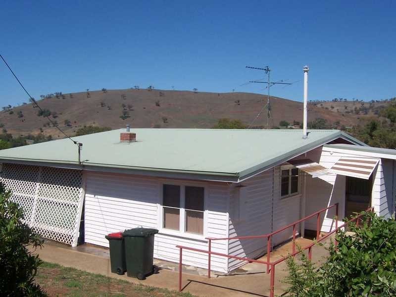 80 West Street, Gundagai NSW 2722