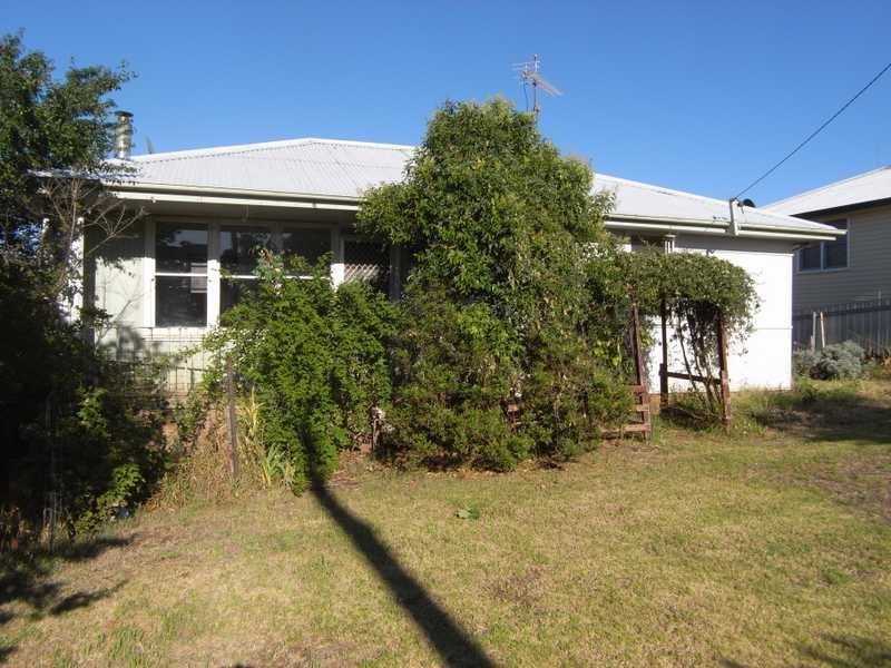 18 Tor Street, Gundagai NSW 2722