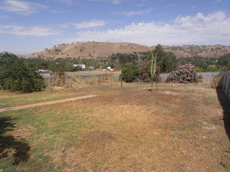 18 Tor Street, Gundagai NSW 2722