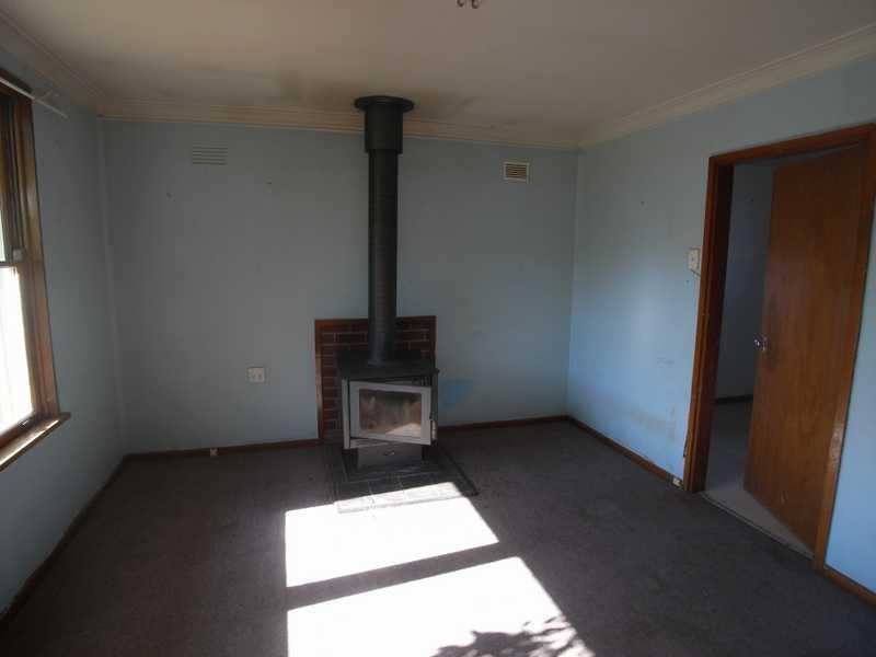 18 Tor Street, Gundagai NSW 2722