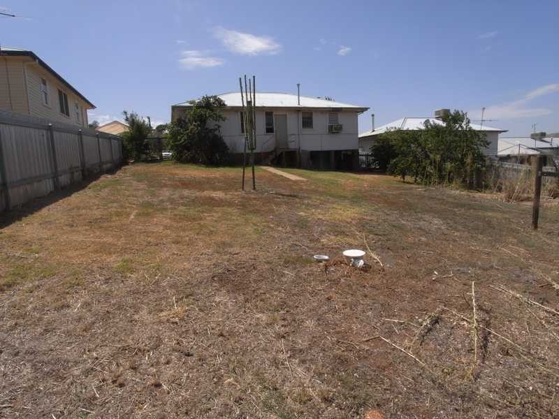 18 Tor Street, Gundagai NSW 2722