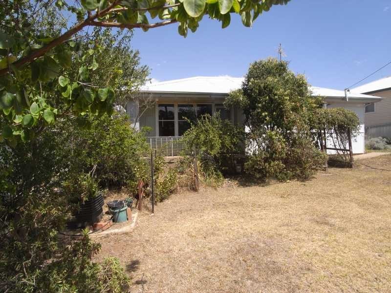 18 Tor Street, Gundagai NSW 2722