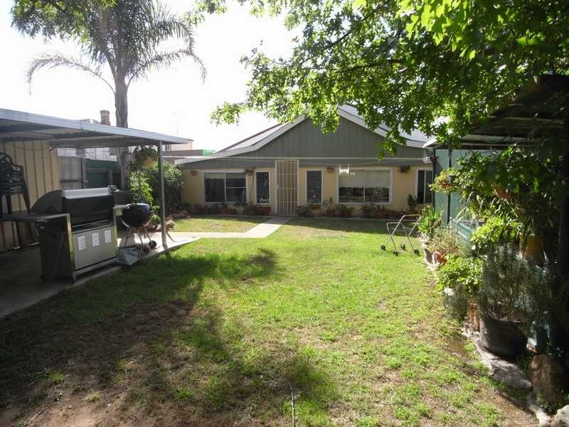 12 Mount Street, Gundagai NSW 2722