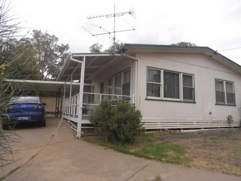 55 Punch Street, Gundagai NSW 2722