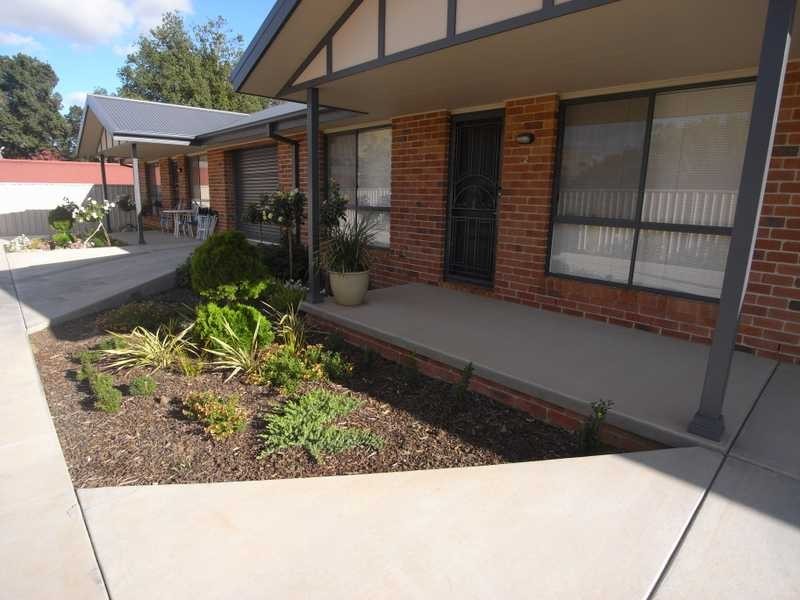 Unit 2/30 West Street, Gundagai NSW 2722