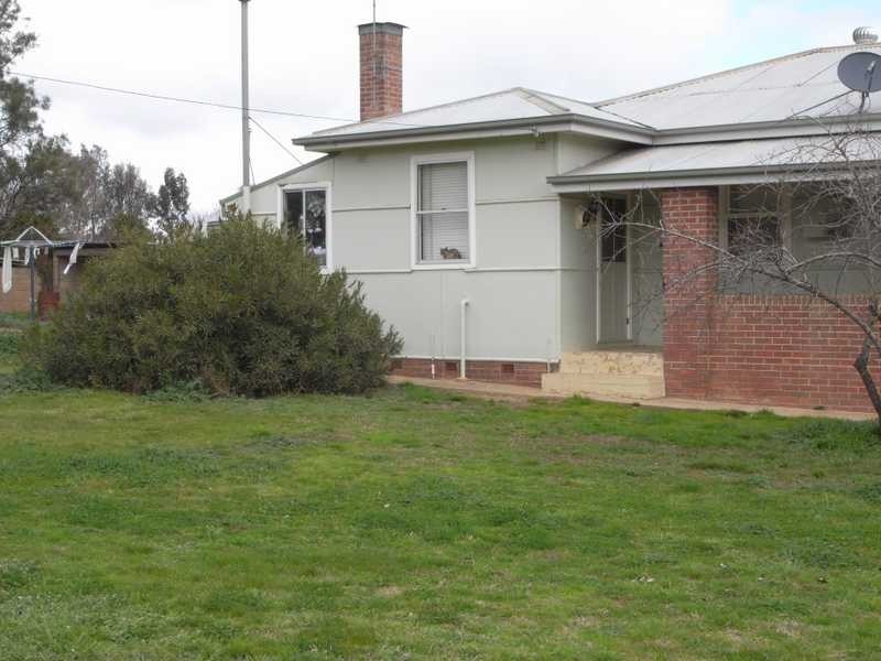 102 Mount Street, Gundagai NSW 2722