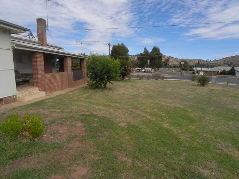 102 Mount Street, Gundagai NSW 2722