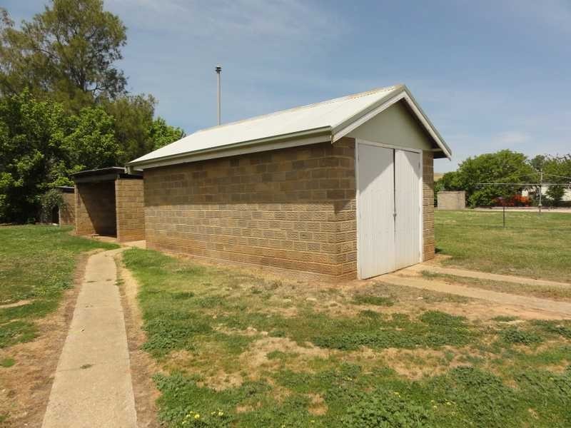 102 Mount Street, Gundagai NSW 2722