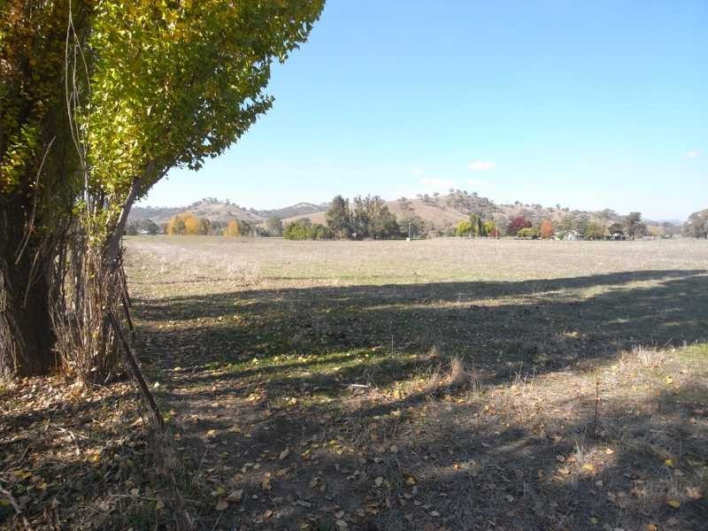 4 Adelong Road, Tumblong NSW 2729