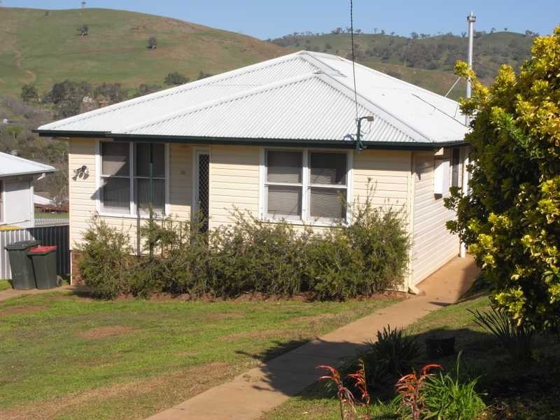 20 Tor Street, Gundagai NSW 2722