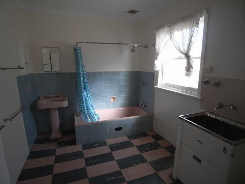 77 First Avenue, Gundagai NSW 2722