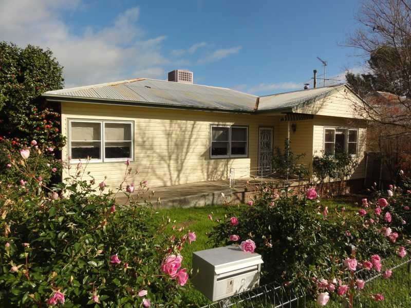 128 Hanley Street, Gundagai NSW 2722