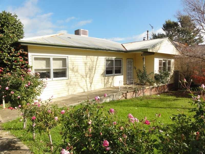 128 Hanley Street, Gundagai NSW 2722