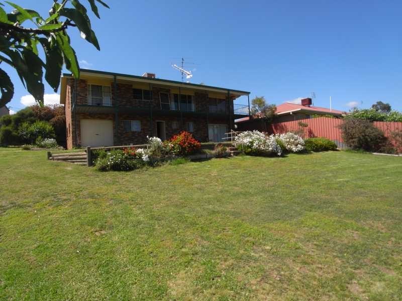 33 Mount Street, Gundagai NSW 2722
