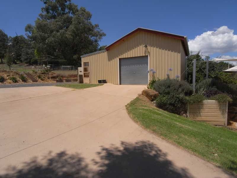 95 Punch Street, Gundagai NSW 2722