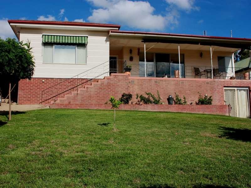 51 Otway Street, Gundagai NSW 2722