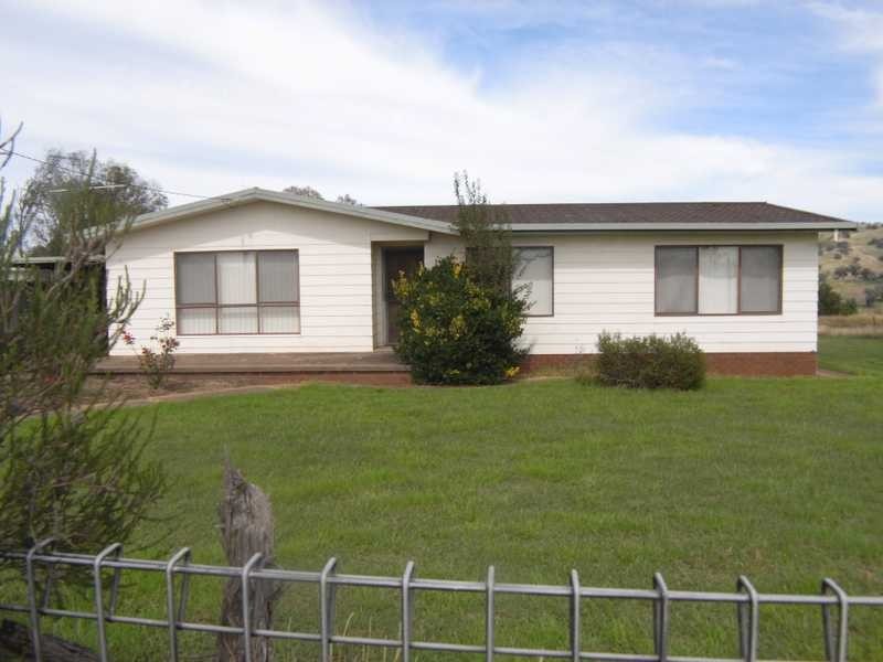 24 Tor Street, Gundagai NSW 2722