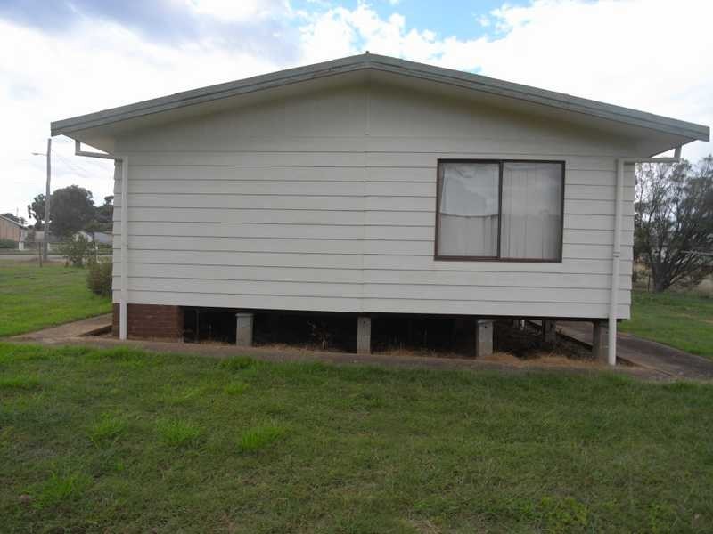 24 Tor Street, Gundagai NSW 2722