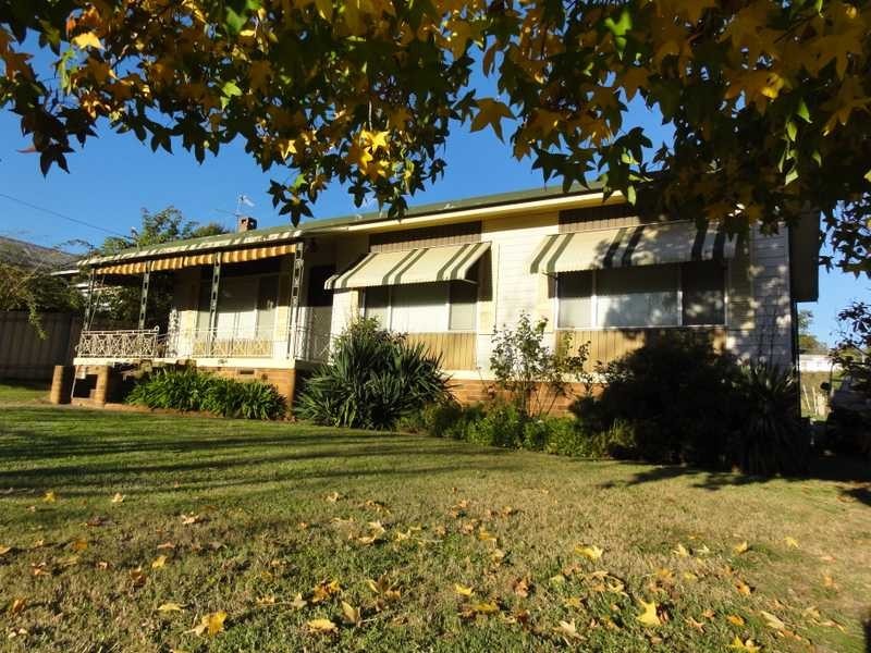 57 West Street, Gundagai NSW 2722