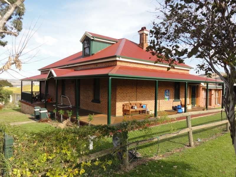 100 West Street, Gundagai NSW 2722
