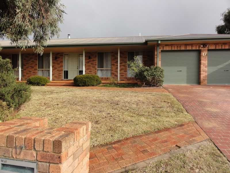 17 Lawson Drive, Gundagai NSW 2722