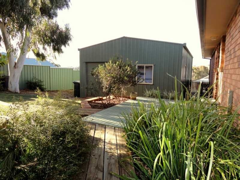 17 Lawson Drive, Gundagai NSW 2722